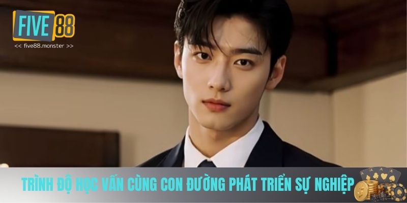 Trình độ học vấn cùng con đường phát triển của Tiểu Văn Chương